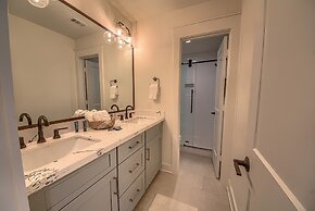 Cl 874 Million Dollar View 5 Bedroom Home by RedAwning