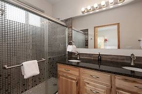 Park Cabin 3 Bedroom Cabin by RedAwning