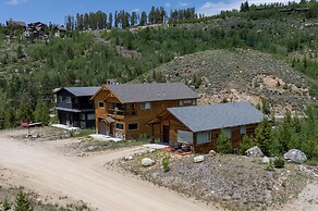 Park Cabin 3 Bedroom Cabin by RedAwning