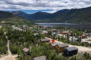 Park Cabin 3 Bedroom Cabin by RedAwning