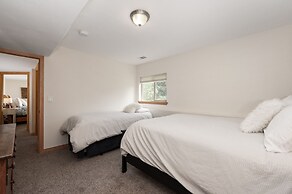 Park Cabin 3 Bedroom Cabin by RedAwning