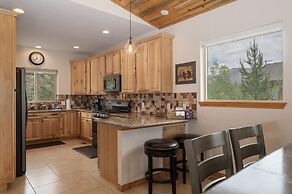 Park Cabin 3 Bedroom Cabin by RedAwning