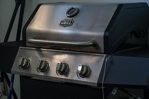 Park Cabin 3 Bedroom Cabin by RedAwning