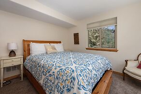 Park Cabin 3 Bedroom Cabin by RedAwning