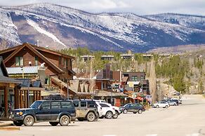 Park Cabin 3 Bedroom Cabin by RedAwning