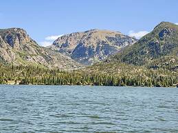 Park Cabin 3 Bedroom Cabin by RedAwning