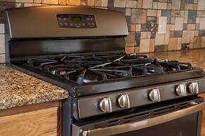 Park Cabin 3 Bedroom Cabin by RedAwning