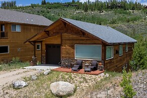 Park Cabin 3 Bedroom Cabin by RedAwning