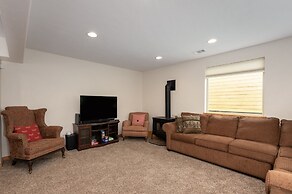 Park Cabin 3 Bedroom Cabin by RedAwning