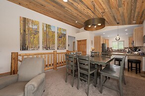 Park Cabin 3 Bedroom Cabin by RedAwning