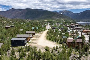 Park Cabin 3 Bedroom Cabin by RedAwning