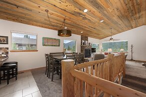 Park Cabin 3 Bedroom Cabin by RedAwning