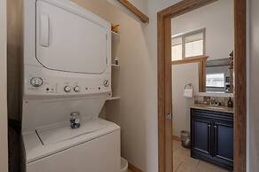 Park Cabin 3 Bedroom Cabin by RedAwning