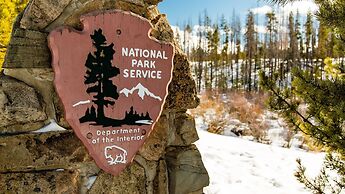 Park Cabin 3 Bedroom Cabin by RedAwning