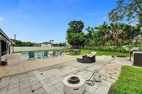 Villa Royale 4 Br Home W/ Pool And Hot Tub 4 Bedroom Villa by RedAwnin