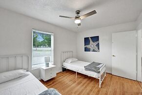 Villa Royale 4 Br Home W/ Pool And Hot Tub 4 Bedroom Villa by RedAwnin