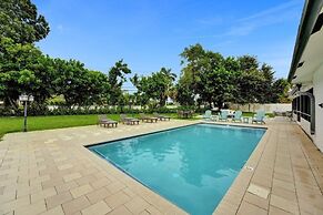 Villa Royale 4 Br Home W/ Pool And Hot Tub 4 Bedroom Villa by RedAwnin