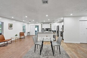 Villa Royale 4 Br Home W/ Pool And Hot Tub 4 Bedroom Villa by RedAwnin