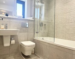 The Retreat on Morrab Sleeps 6 Balcony Parking