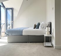 The Retreat on Morrab Sleeps 6 Balcony Parking