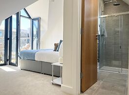 The Retreat on Morrab Sleeps 6 Balcony Parking