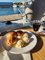 Dream Holiday on a Luxurious Sailing Yacht