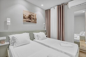 Villa Zoi A Stay to Remember I Guest House in Elbasan Castle