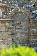 Villa Zoi A Stay to Remember I Guest House in Elbasan Castle