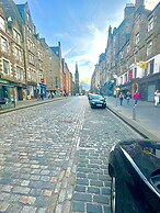 Cozy Edinburgh Apartment Escape
