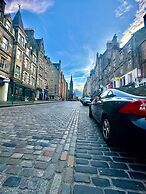 Cozy Edinburgh Apartment Escape