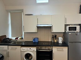 Cozy Edinburgh Apartment Escape