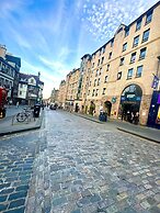 Cozy Edinburgh Apartment Escape