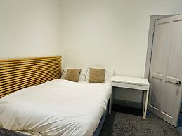 Cozy Edinburgh Apartment Escape