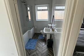 Hartlepool - 2 Bedroom - Near Seaside - Sleeps 5