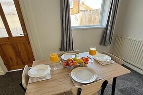 Hartlepool - 2 Bedroom - Near Seaside - Sleeps 5