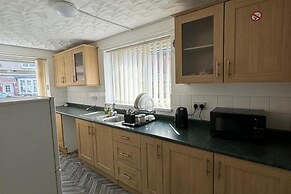 Hartlepool - 2 Bedroom - Near Seaside - Sleeps 5