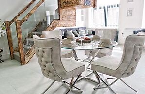 Blissful Bradford Apartment - City Center Gem