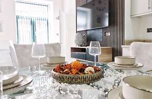 Blissful Bradford Apartment - City Center Gem