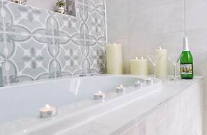 Blissful Bradford Apartment - City Center Gem