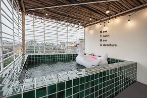 UNIQUE Creative - Wooden Design - Rooftop Jacuzzi