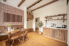 UNIQUE Creative - Wooden Design - Rooftop Jacuzzi