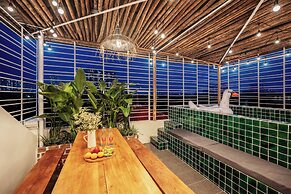 UNIQUE Creative - Wooden Design - Rooftop Jacuzzi