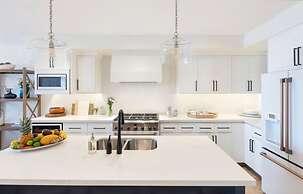 Oceanview Residence With World Class Amenities