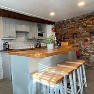 Boatman s Cottage Mousehole- Sleeps 4