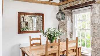 Boatman s Cottage Mousehole- Sleeps 4
