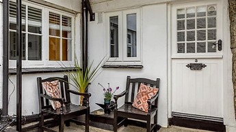 Boatman s Cottage Mousehole- Sleeps 4