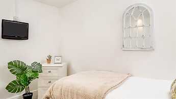 Boatman s Cottage Mousehole- Sleeps 4