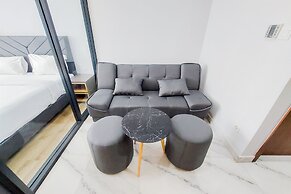 Good And Restful 1Br At The Smith Alam Sutera Apartment