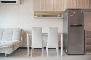 Homey And Modern Studio At Sky Terrace Apartment