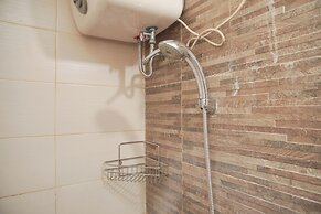 Homey And Modern Studio At Sky Terrace Apartment